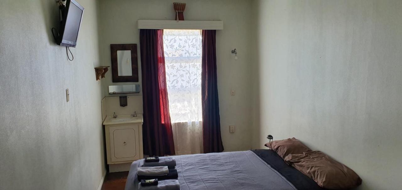 Hotel Motueka Backpackers, Loud Live Music Friday Saturday Nights Δωμάτιο φωτογραφία